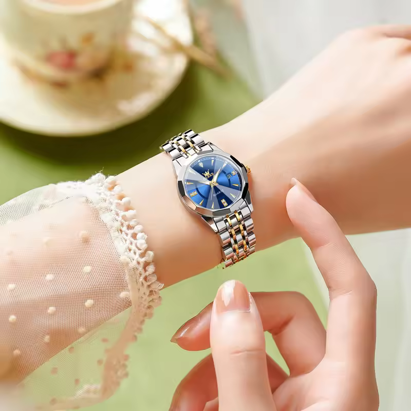 Elegant Waterproof STAINLESS STEEL Luminous Quartz Watch